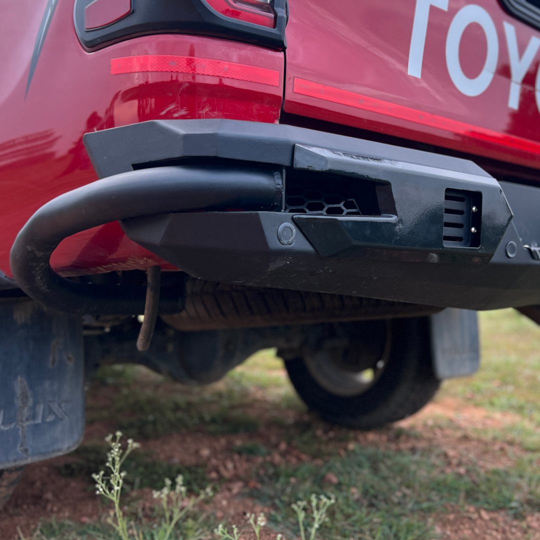 Rear Regular Bumper with Fender Protection - Toyota Hilux